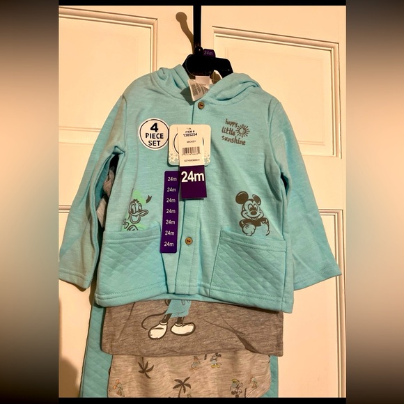 24 MONTH INFANT DISNEY BABY TODDLER 4 PIECE LAYETTE SET, MICKEY & FRIENDS - Picture 2 of 7